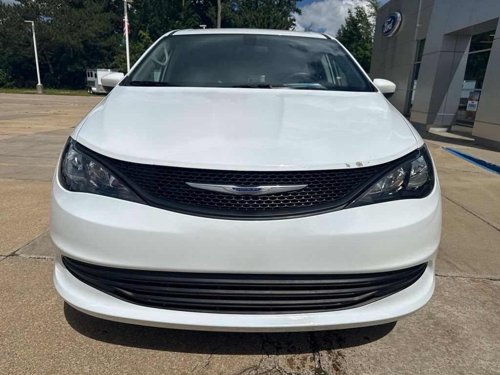 Used 2018 Chrysler Pacifica L FWD image 29