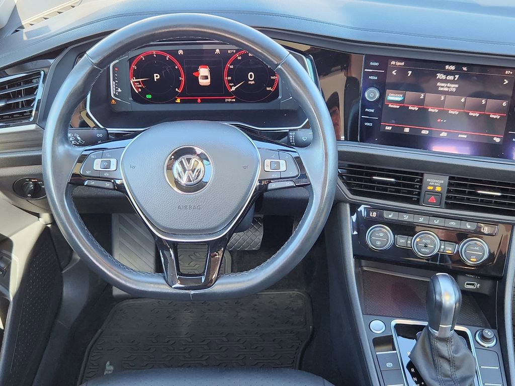 Used 2019 Volkswagen Jetta SEL image 2