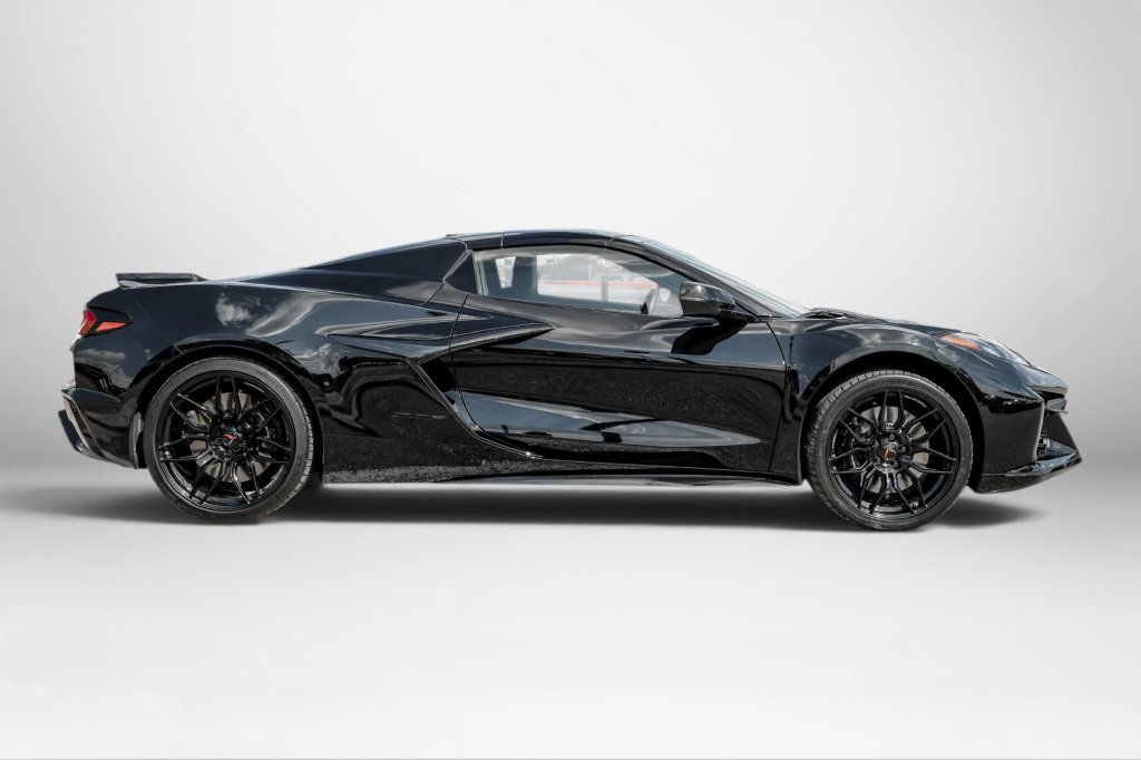 Used 2023 Chevrolet Corvette Z06 w/ Stealth Interior Trim Package RWD image 6