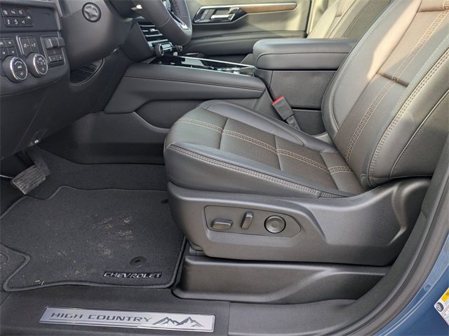 New 2025 Chevrolet Suburban High Country image 12