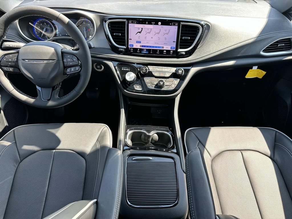 New 2027 Chrysler Pacifica Limited AWD/4WD image 11