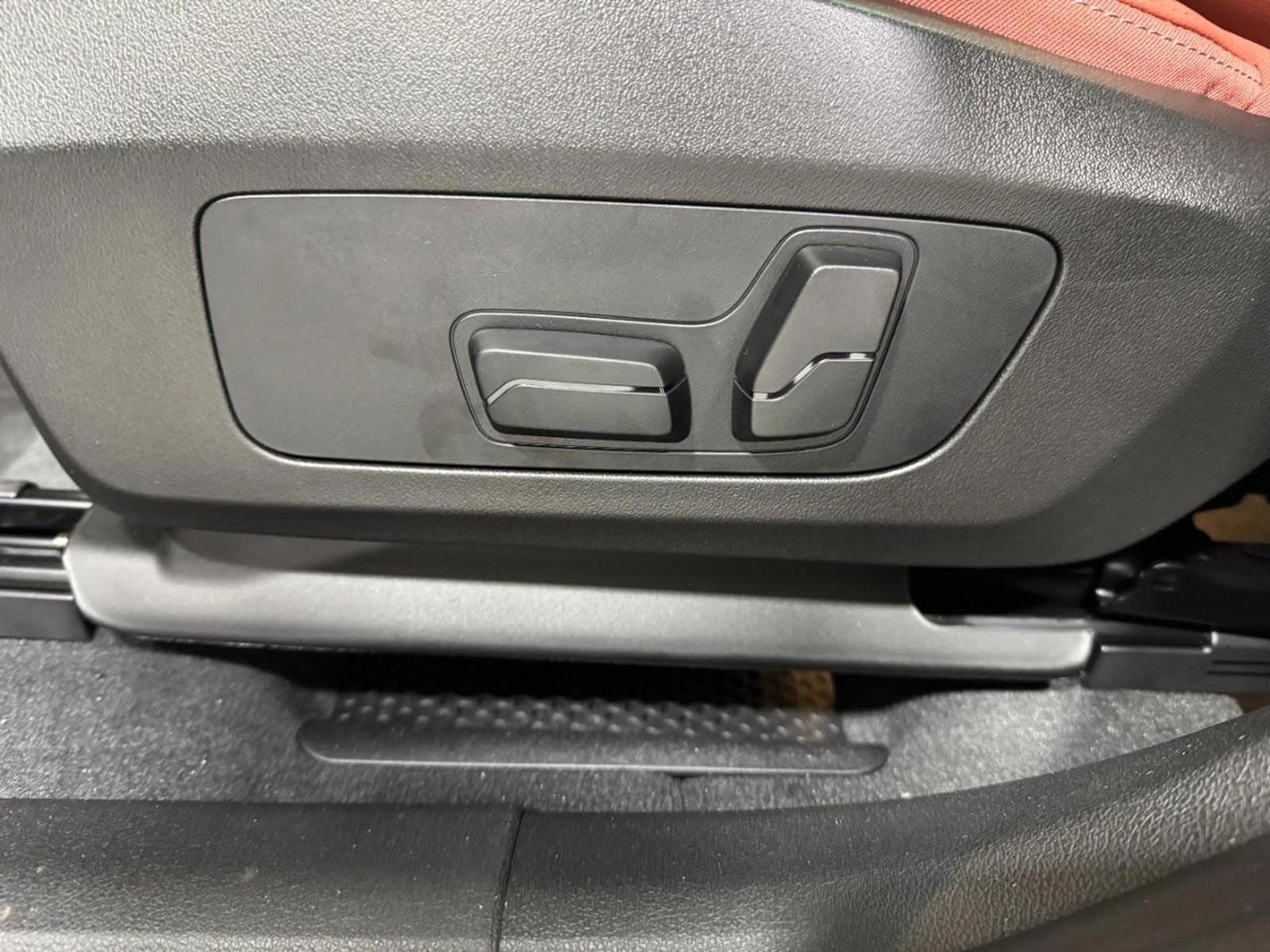 New 2026 BMW X2 xDrive28i w/ Technology Package image 25