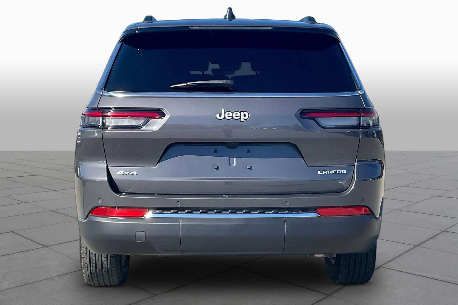 Used 2025 Jeep Grand Cherokee L Laredo AWD/4WD image 4