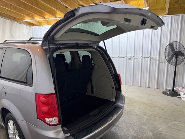Used 2014 Dodge Grand Caravan SXT w/ Rear Park Assist Package FWD image 10