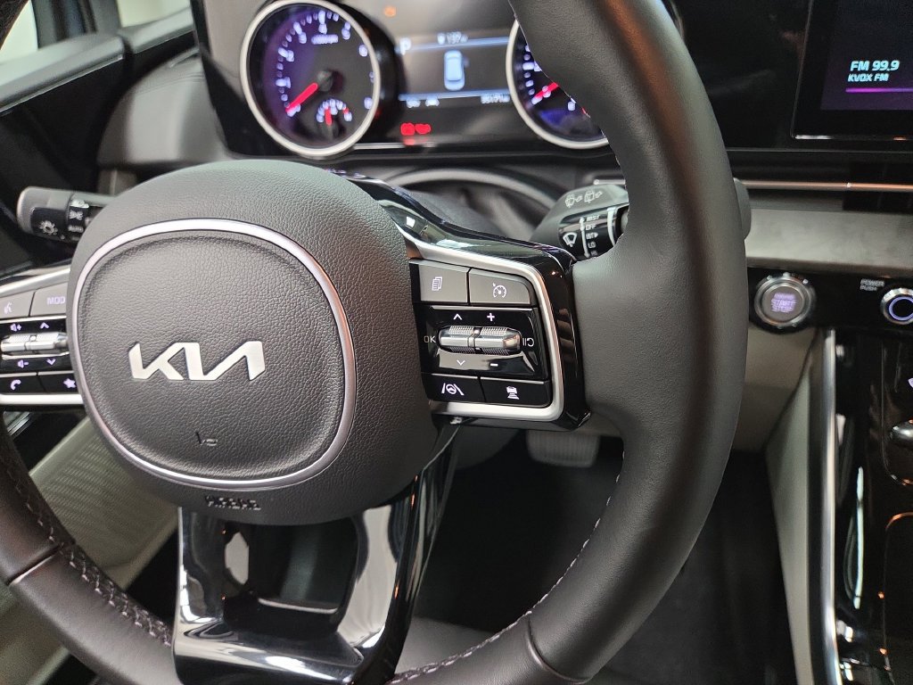 Used 2022 Kia Carnival SX FWD image 21