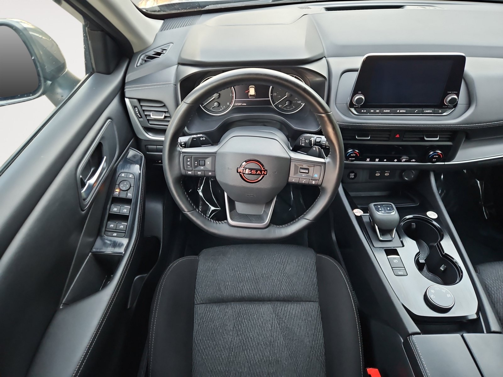 Used 2025 Nissan Rogue SV AWD/4WD image 10