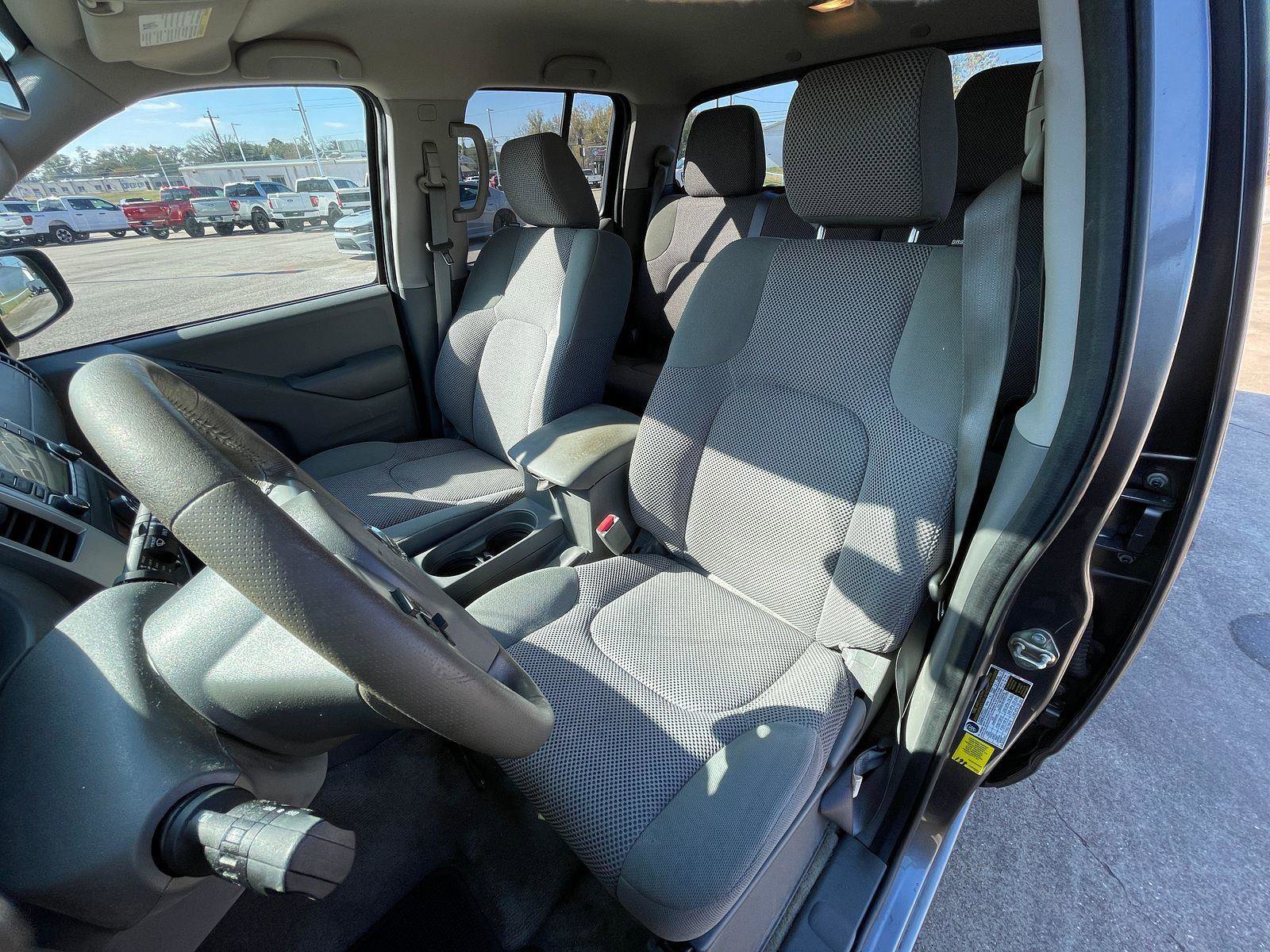 Used 2017 Nissan Frontier SV w/ SV Value Truck Package image 9