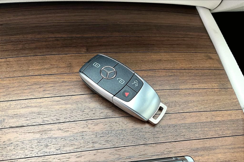 Certified 2025 Mercedes-Benz GLE 350 4MATIC image 10