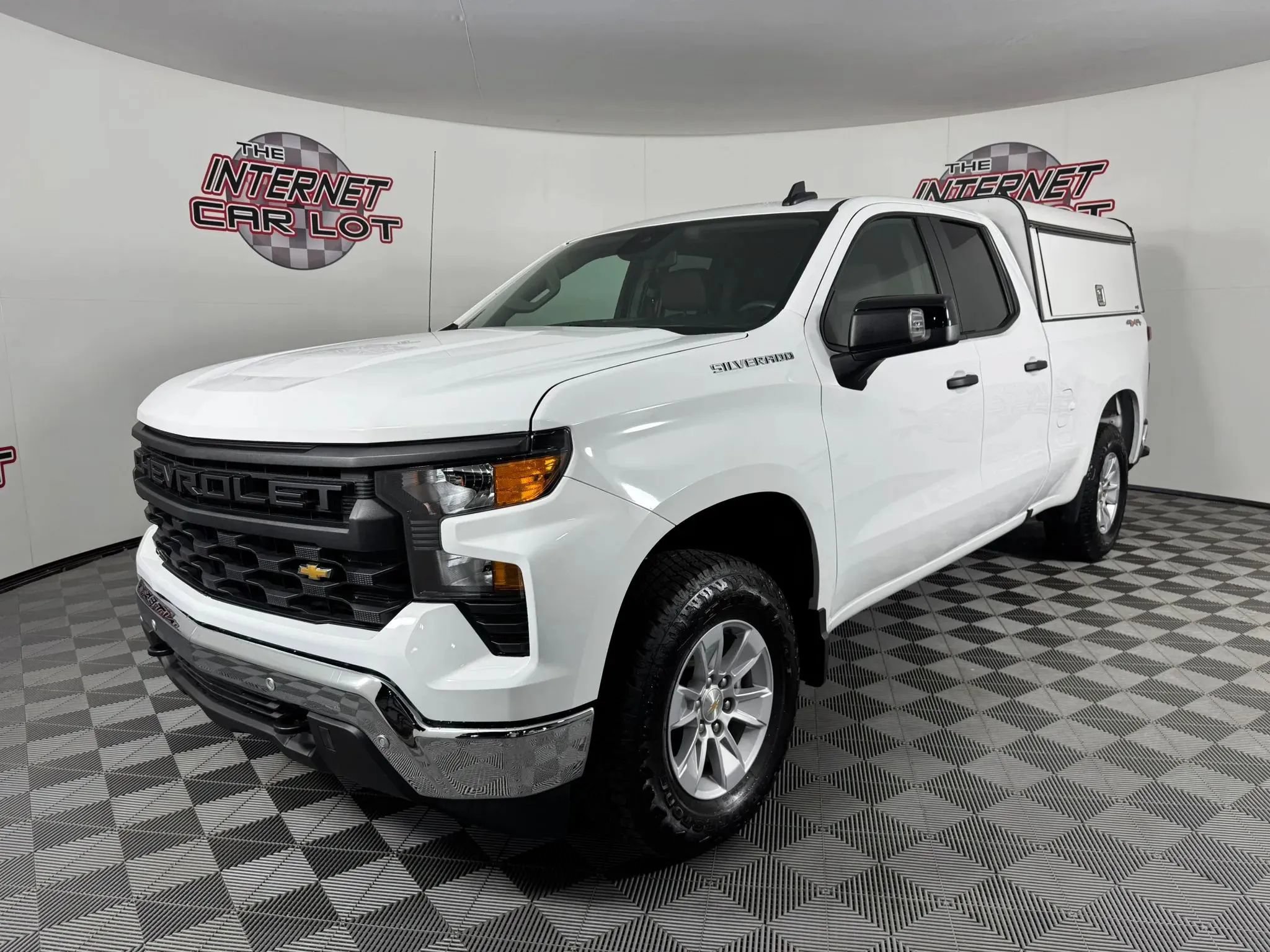 Used 2025 Chevrolet Silverado 1500 W/T w/ WT Safety Package AWD/4WD image 3
