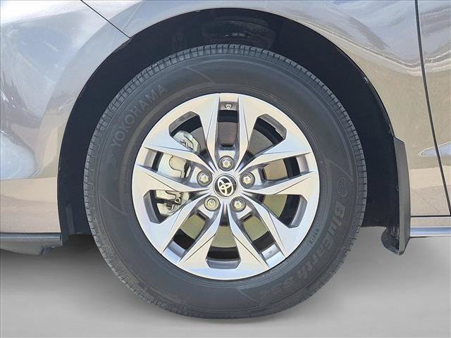Used 2024 Toyota Sienna XLE FWD image 22