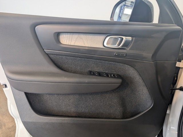 Used 2026 Volvo XC40 B5 Core w/ Climate Package image 11