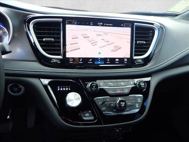 New 2026 Chrysler Pacifica Select AWD/4WD image 19