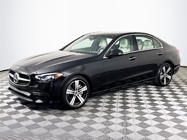 Used 2025 Mercedes-Benz C 300 Sedan image 4