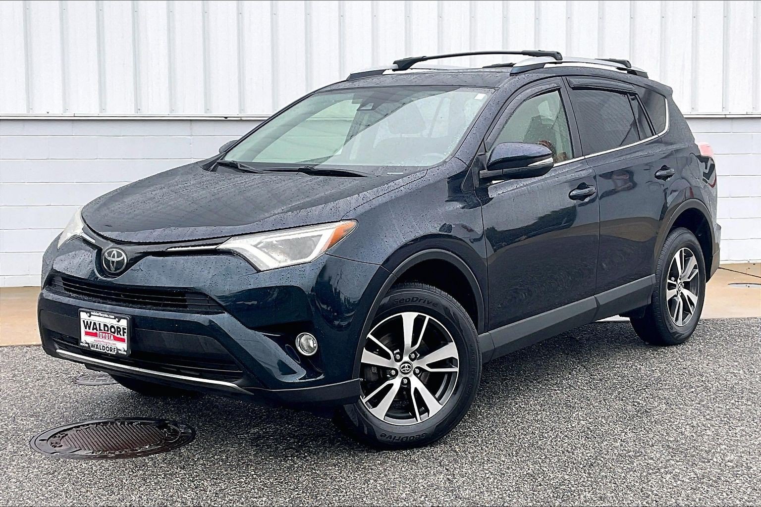 Used 2018 Toyota RAV4 XLE w/ Plus Extra Value Package AWD/4WD image 2