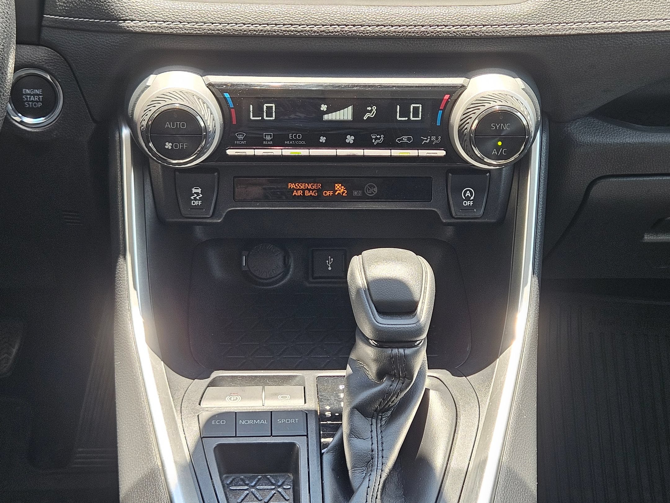 Used 2021 Toyota RAV4 XLE FWD image 14