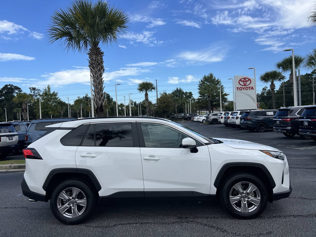 Used 2025 Toyota RAV4 XLE AWD/4WD image 11