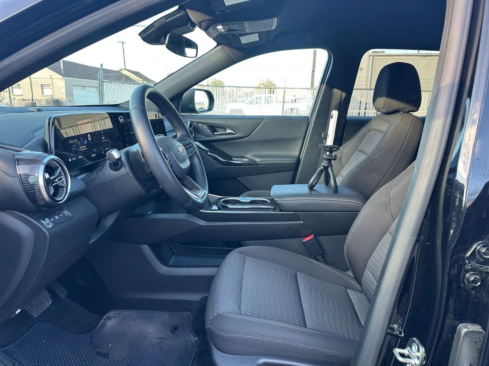 Used 2025 Chevrolet Equinox LT image 25