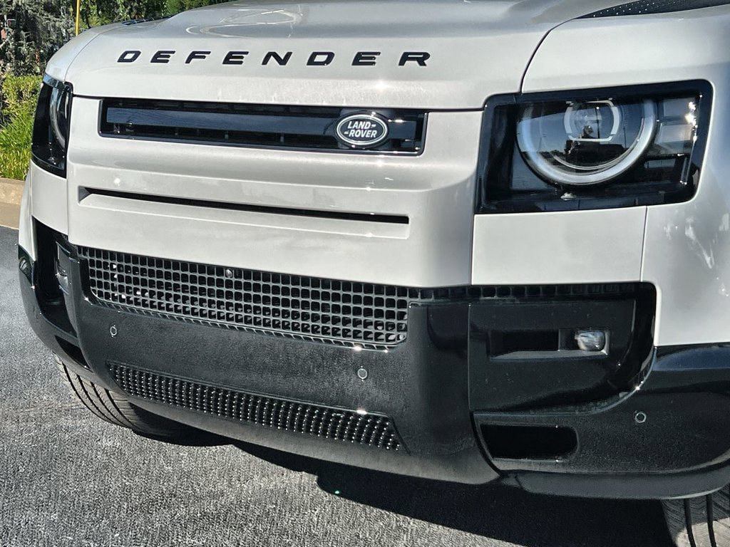 New 2026 Land Rover Defender 110 X-Dynamic SE AWD/4WD image 9