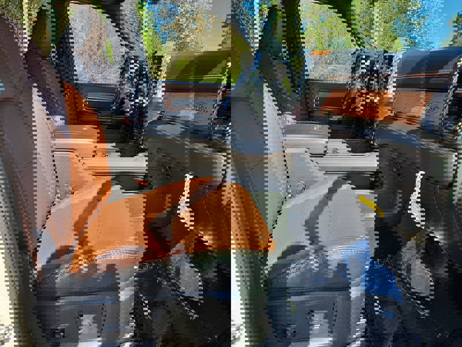 Used 2024 RAM 2500 Limited w/ Safety Group image 10