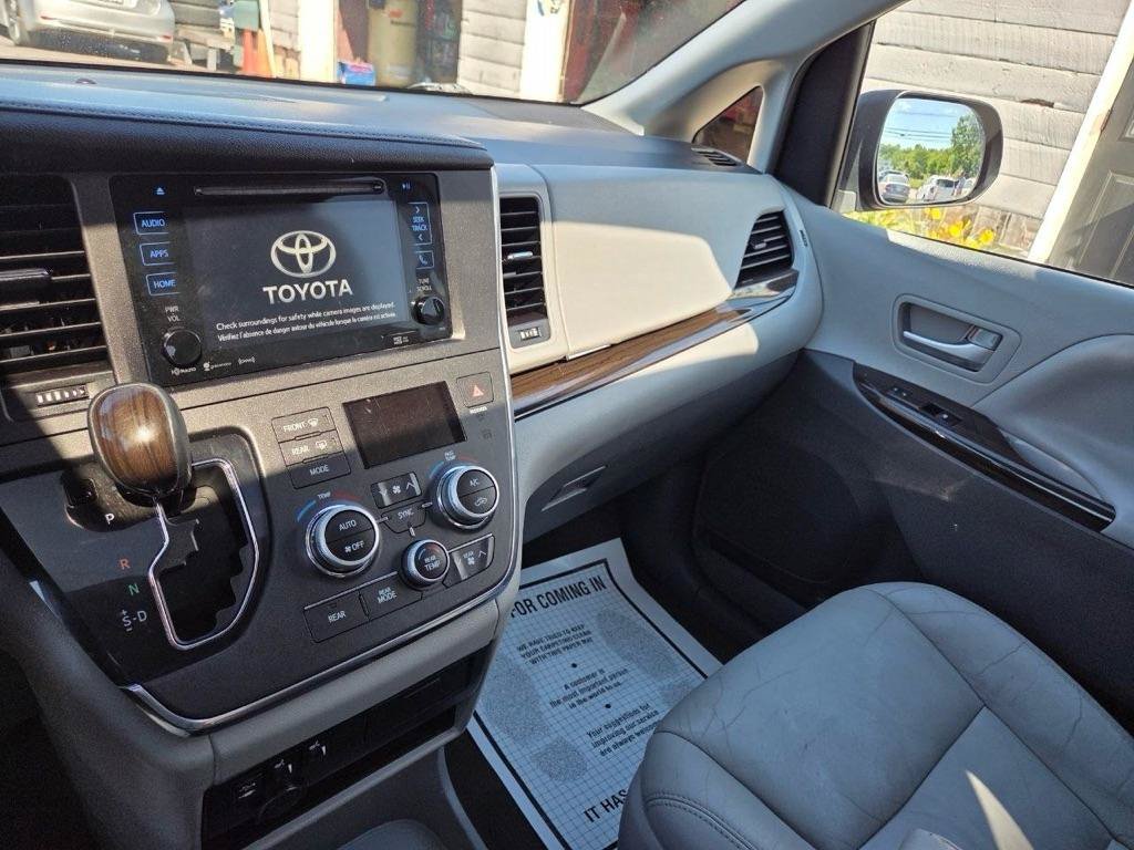 Used 2017 Toyota Sienna XLE w/ XLE Navigation Package AWD/4WD image 19