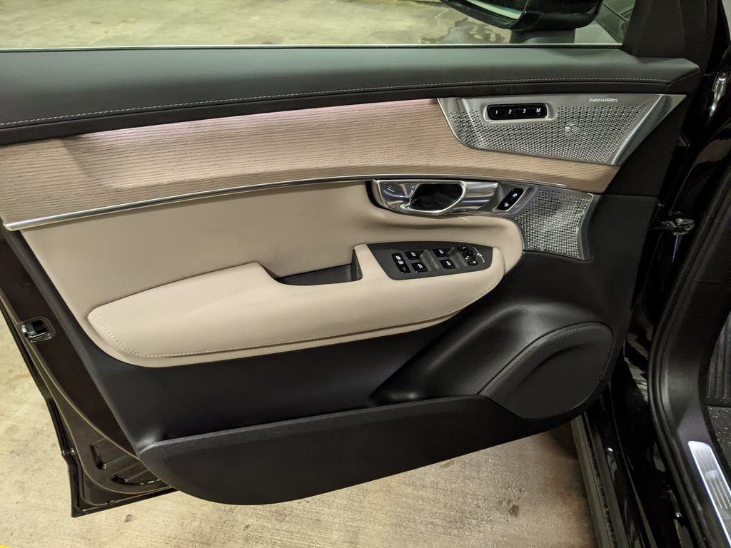 New 2026 Volvo XC90 T8 Ultra w/ Protection Package Premier AWD/4WD image 9