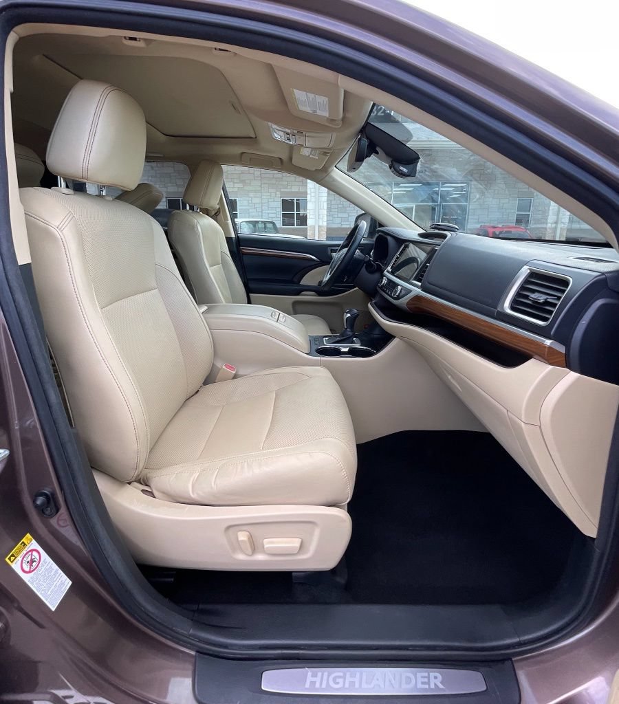 Used 2017 Toyota Highlander Limited FWD image 26