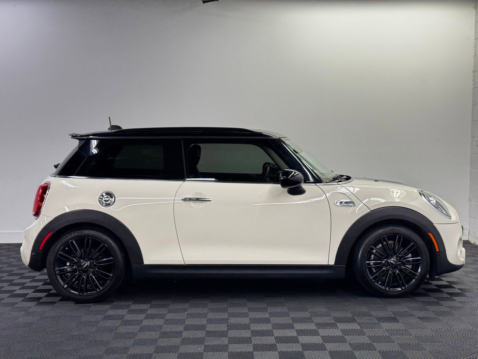 Used 2019 MINI Cooper S w/ Signature Upholstery Package image 4