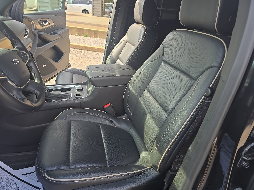Used 2023 Chevrolet Traverse Premier w/ Redline Edition image 14