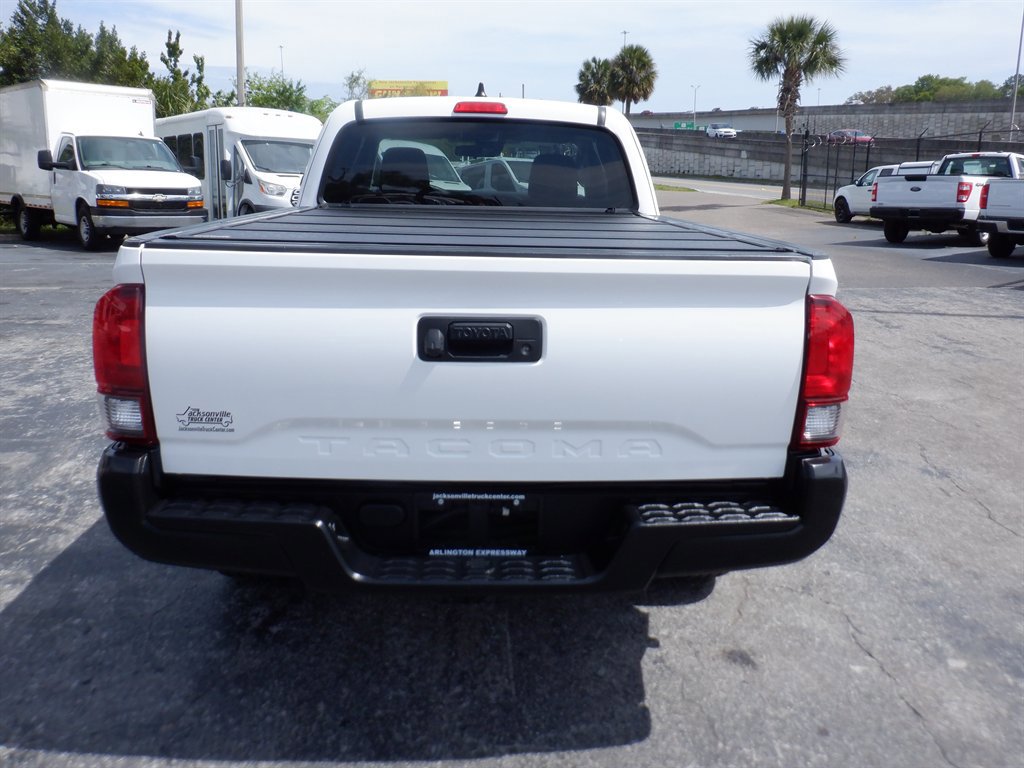 Used 2022 Toyota Tacoma SR image 5