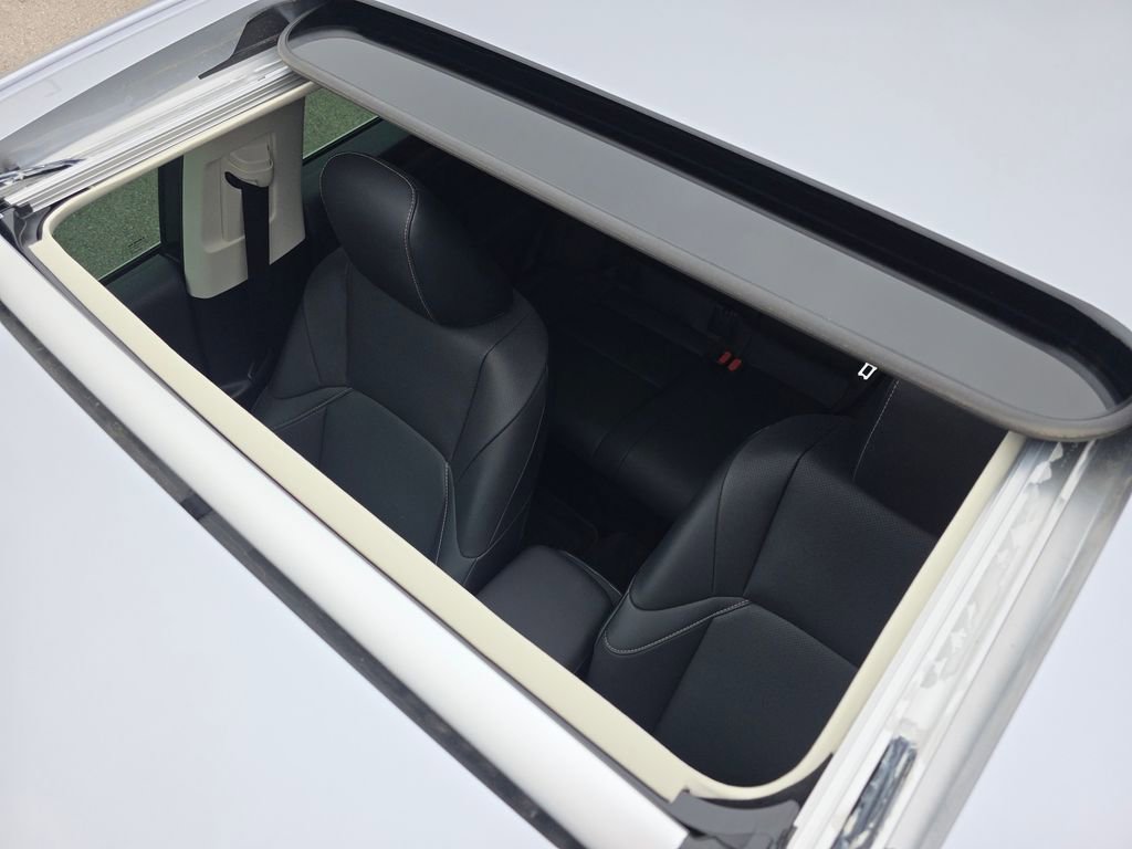 Certified 2025 Lexus ES 300h w/ Premium Package image 13