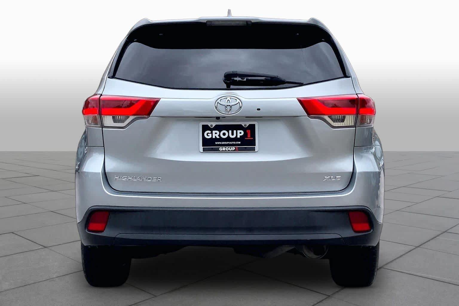 Used 2019 Toyota Highlander XLE FWD image 5
