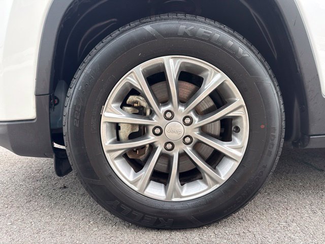 Used 2021 Jeep Cherokee Latitude Lux w/ Mopar Interior Package AWD/4WD image 18