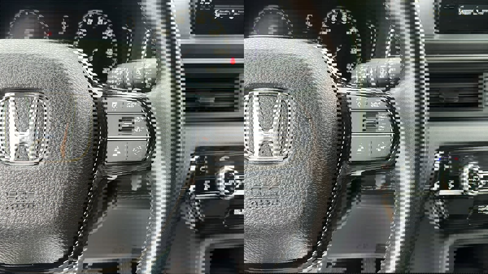 Used 2024 Honda Pilot Touring image 13