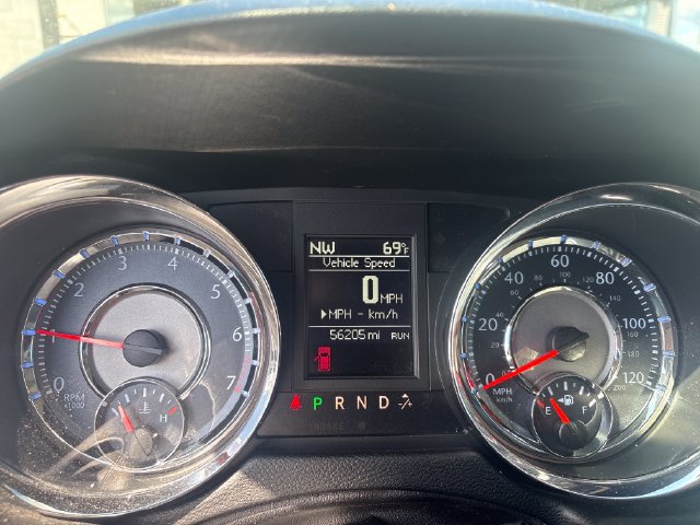 Used 2016 Chrysler Town & Country Limited FWD image 19