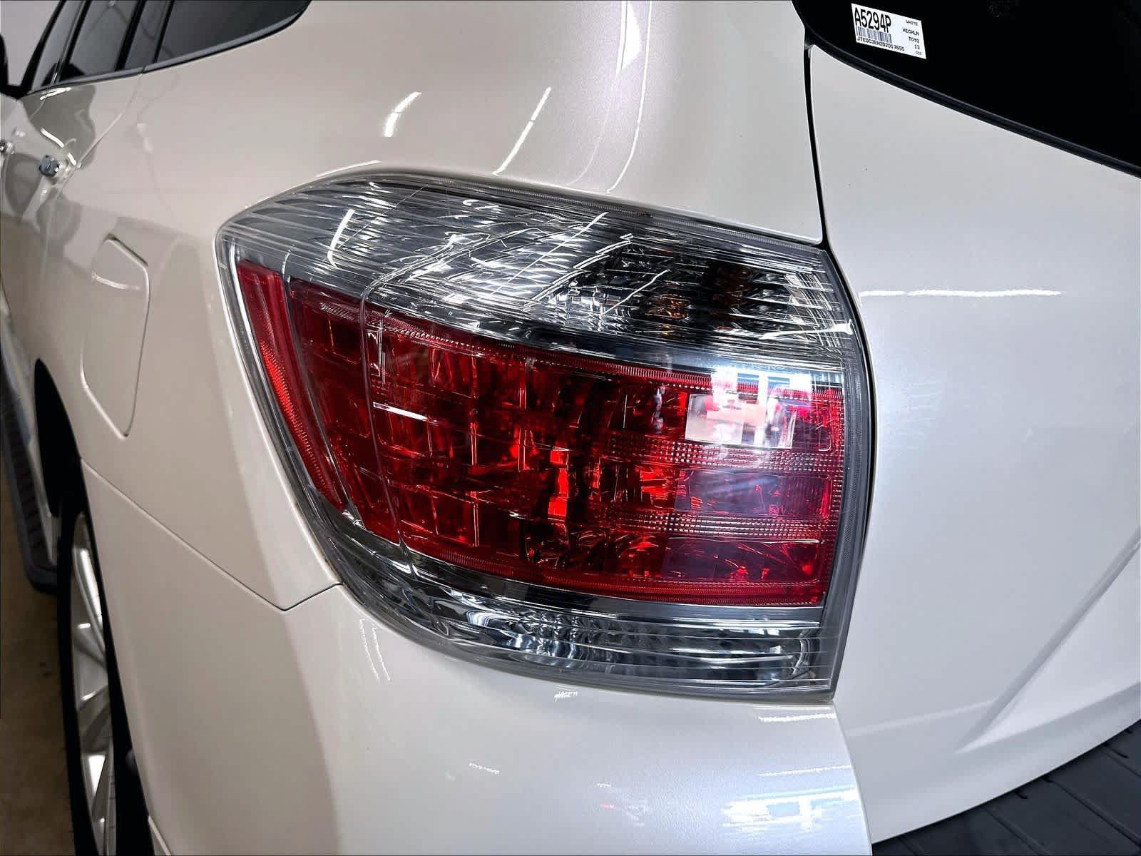 Used 2013 Toyota Highlander Limited AWD/4WD image 29