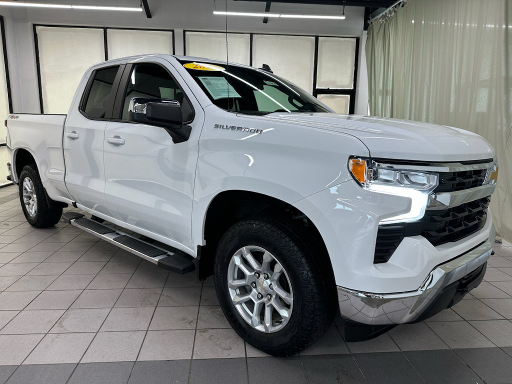 Used 2023 Chevrolet Silverado 1500 LT w/ Protection Package AWD/4WD image 2