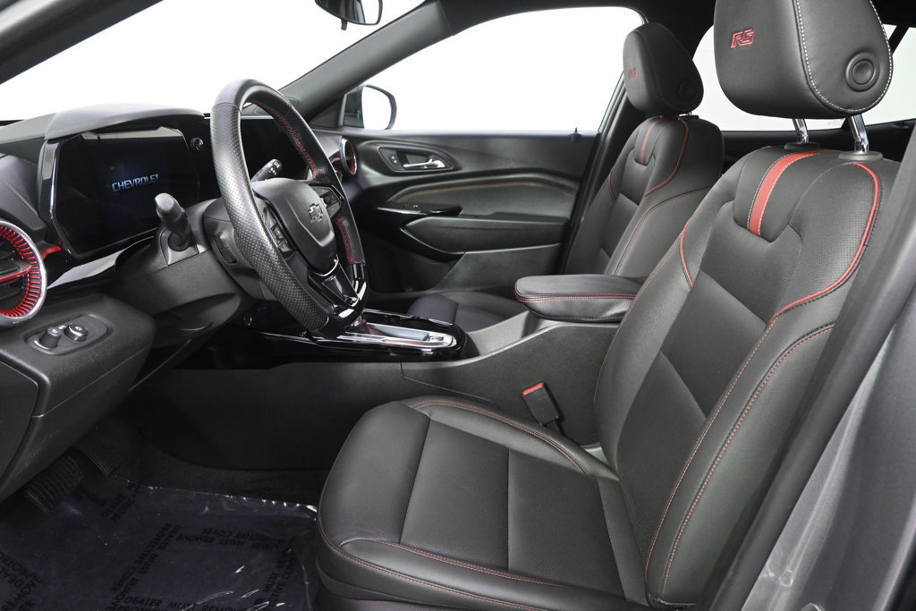 Used 2024 Chevrolet Trax RS w/ Sunroof Package FWD image 13