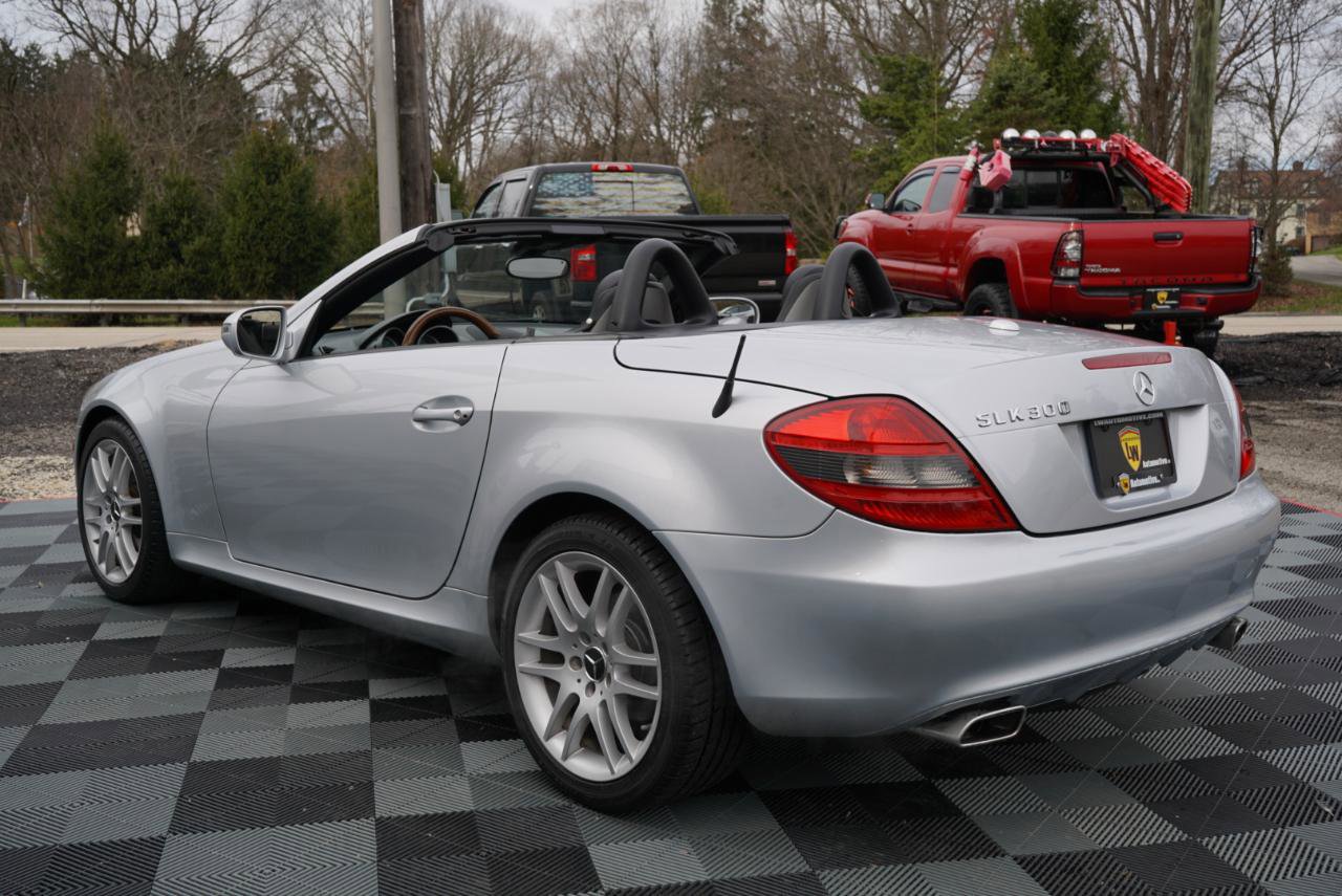 Used 2009 Mercedes-Benz SLK 300 2dr Roadster 3.0L w/ Premium I Pkg image 9
