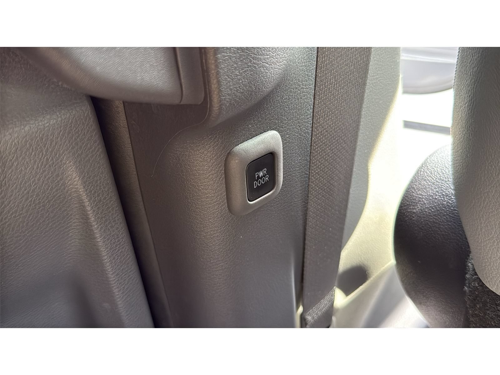 Certified 2024 Toyota Sienna XLE FWD image 38