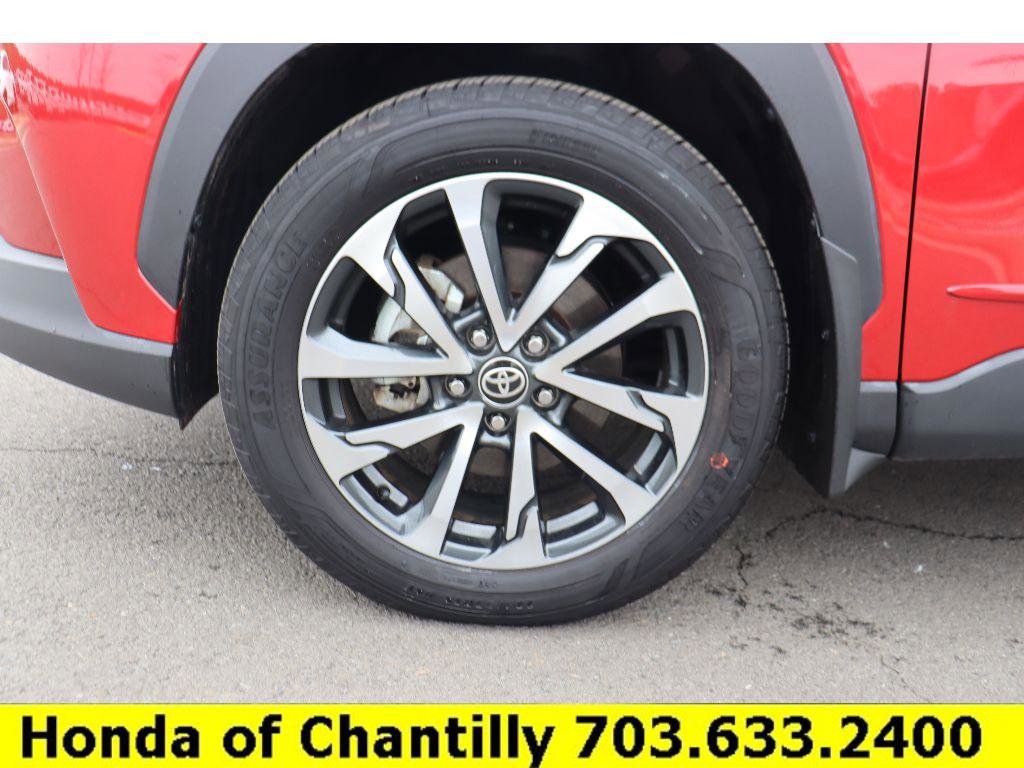 Used 2024 Toyota Corolla Cross XLE w/ Convenience Package image 32