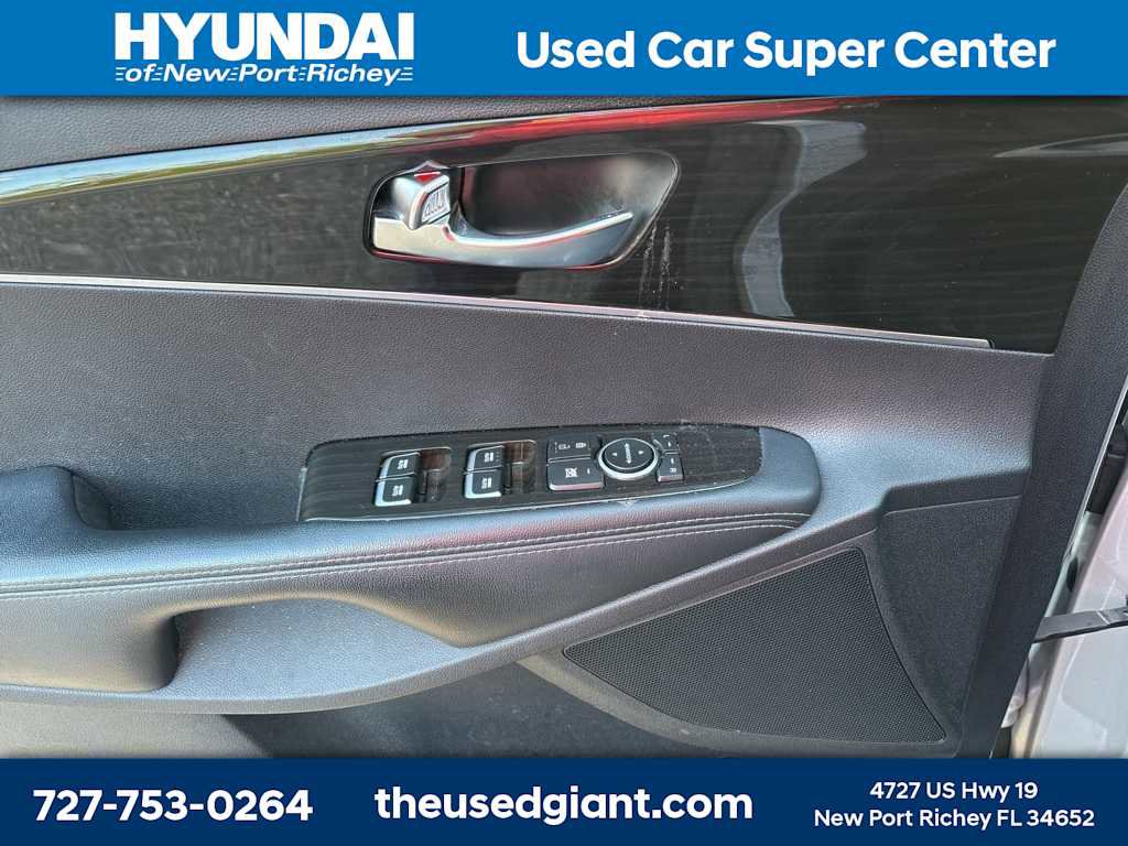 Used 2020 Kia Sorento LX image 9