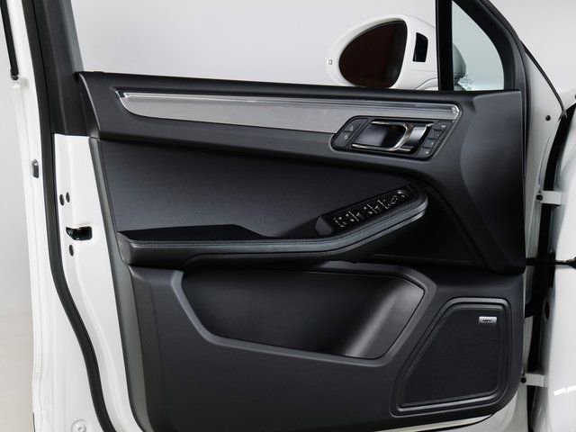Certified 2026 Porsche Macan AWD/4WD image 29