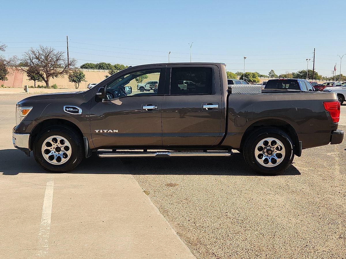 Used 2017 Nissan Titan SV AWD/4WD image 2