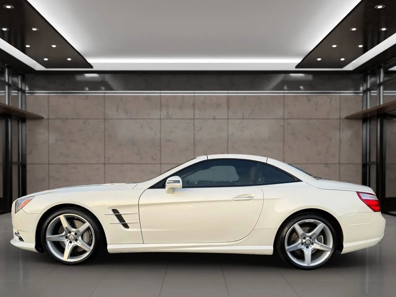 Used 2014 Mercedes-Benz SL 550 image 5