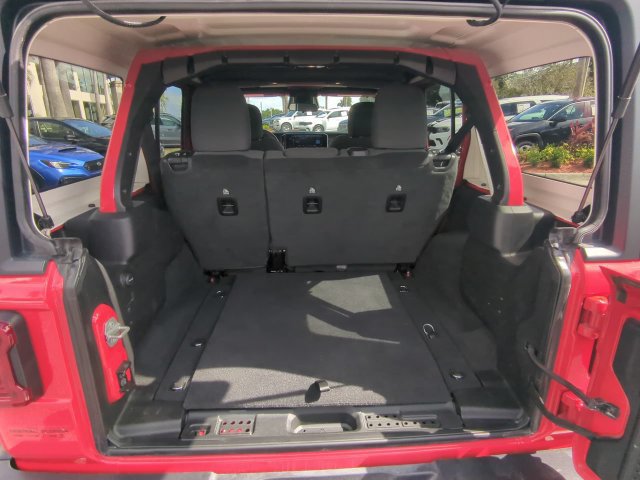 Used 2025 Jeep Wrangler Unlimited Rubicon w/ Convenience Group AWD/4WD image 14