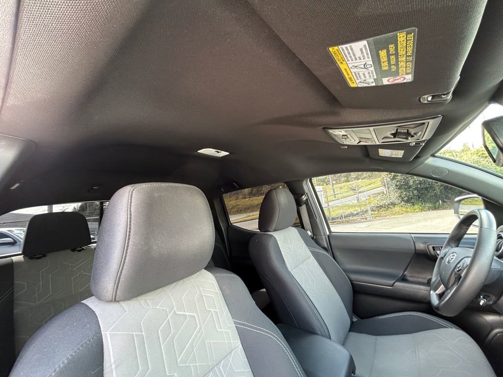 Used 2022 Toyota Tacoma TRD Off-Road w/ Technology Package AWD/4WD image 28