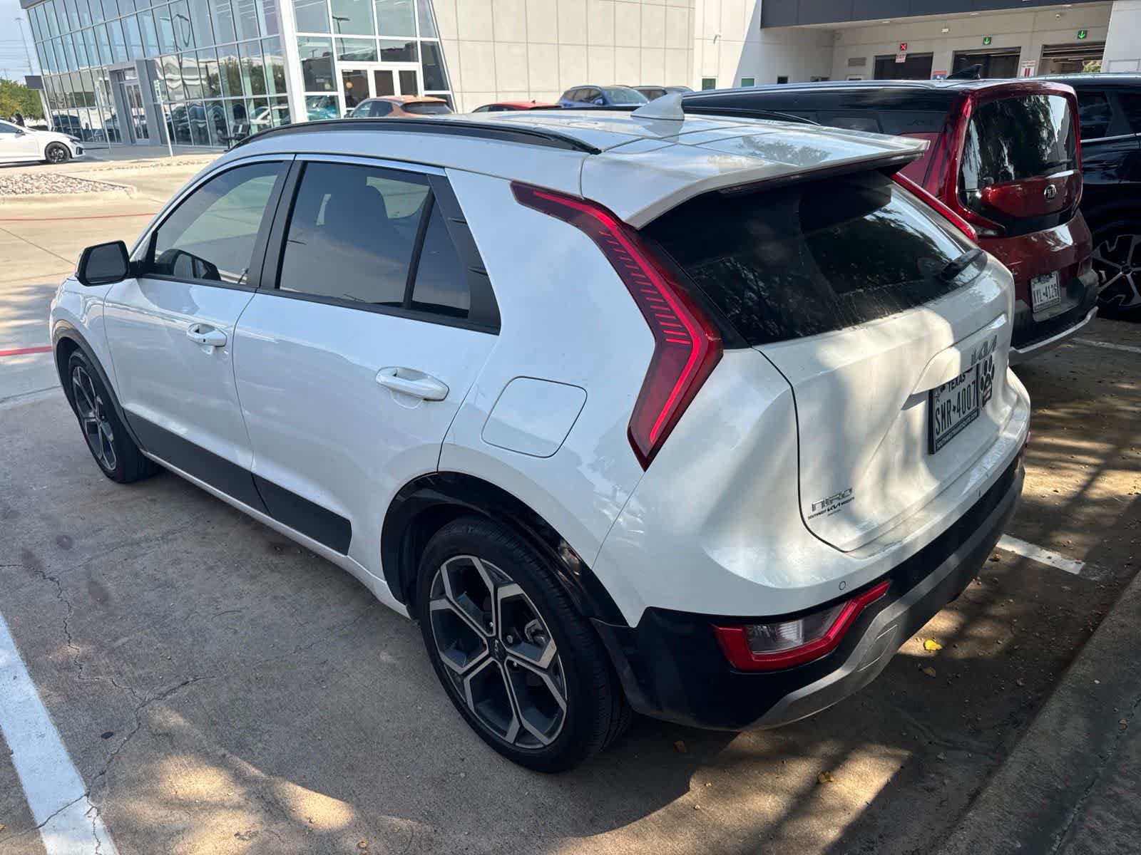 Used 2023 Kia Niro EX Touring FWD image 5