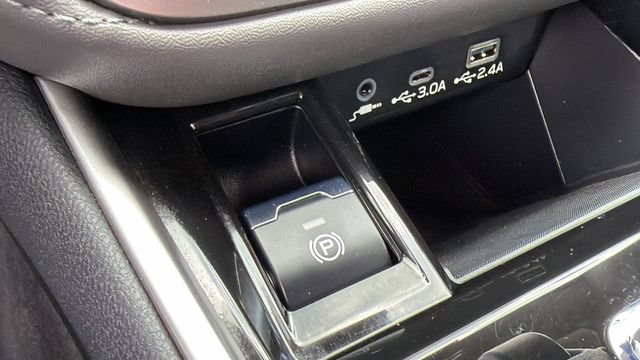 Certified 2025 Subaru Outback Onyx Edition AWD/4WD image 30