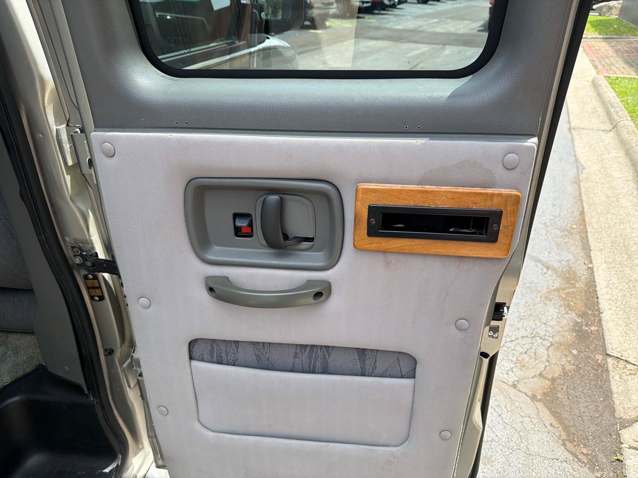 Used 2003 GMC Savana 1500 w/ Preferred Equipment Group 3 RWD image 21