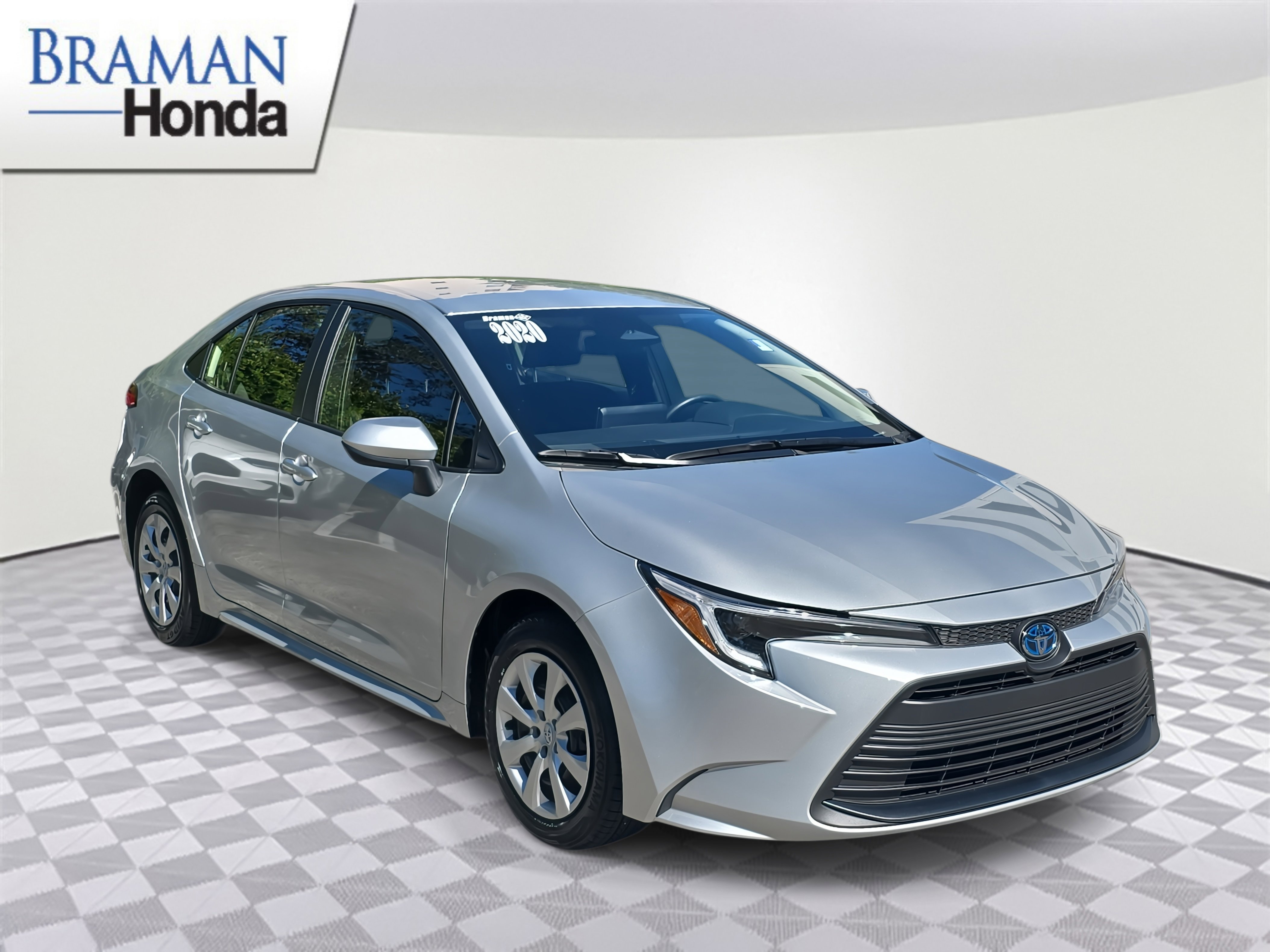 Used 2024 Toyota Corolla LE image 2